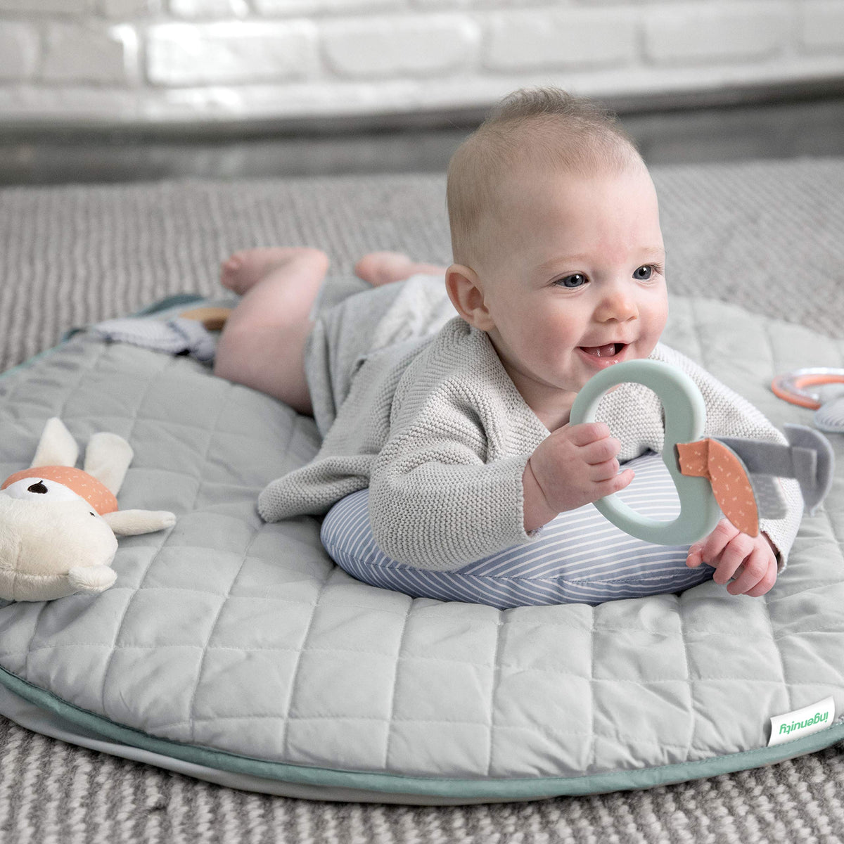Ingenuity Cozy Spot reversible activity mat and play arch with wooden hanging bar, Loamy