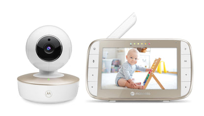 Motorola VM50G baby monitor with 5'' screen, camera, and temperature display