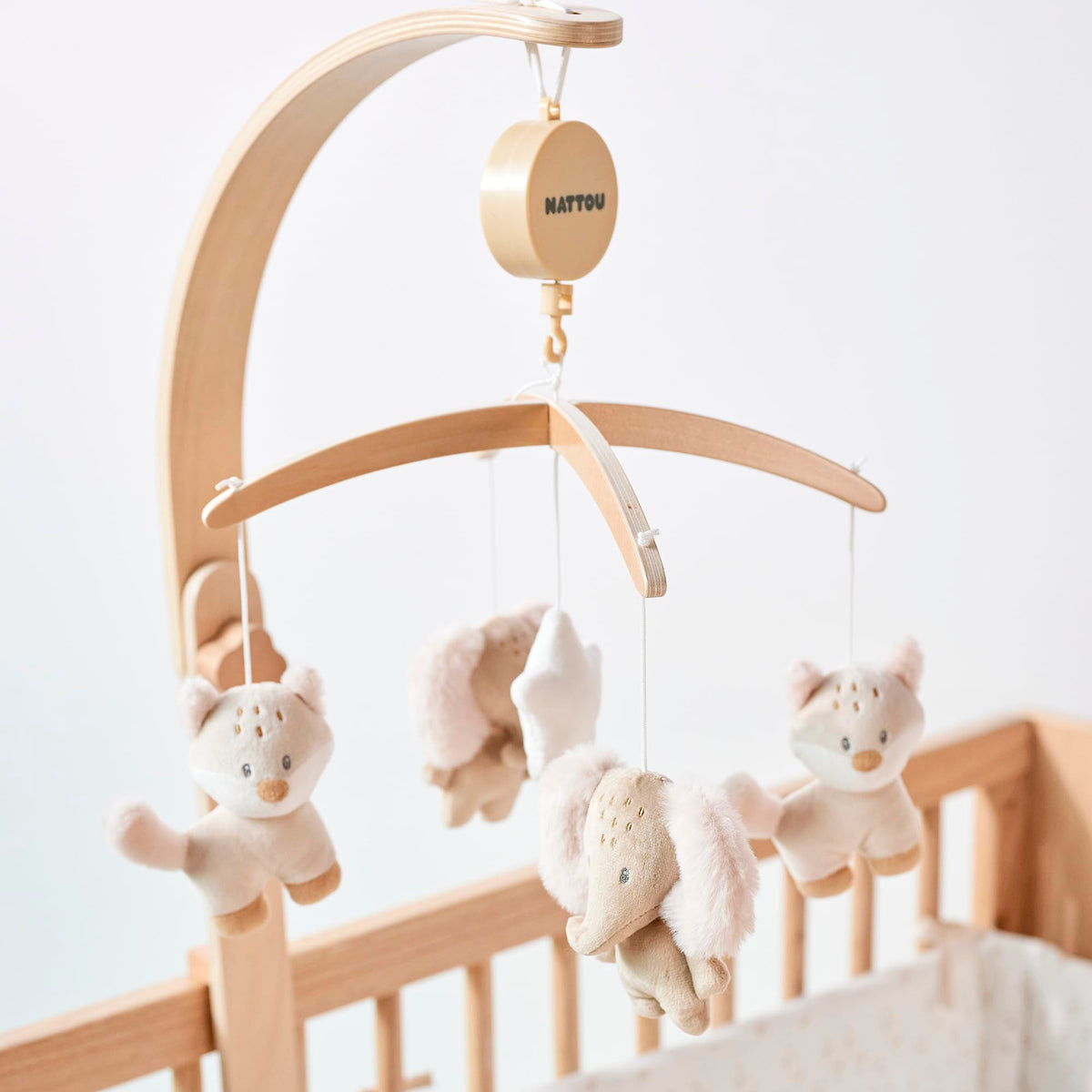 Nattou muusikaga voodikarussell Flo Beige, 50 cm, rebane ja elevant