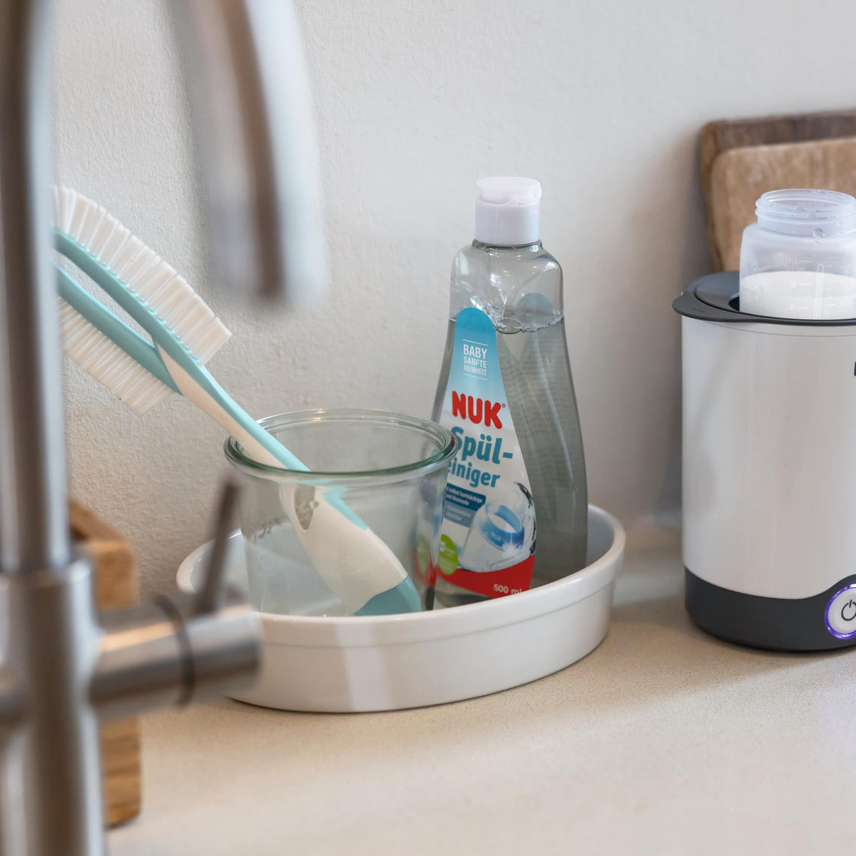 NUK Twist pudelihari käsnaga ja integreeritud pudeliluti harjaga, münt, 1 tk