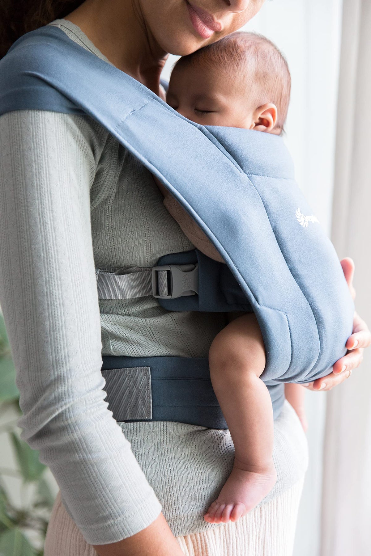 Ergobaby Embrace newborn baby carrier, soft and ergonomic, Oxford Blue