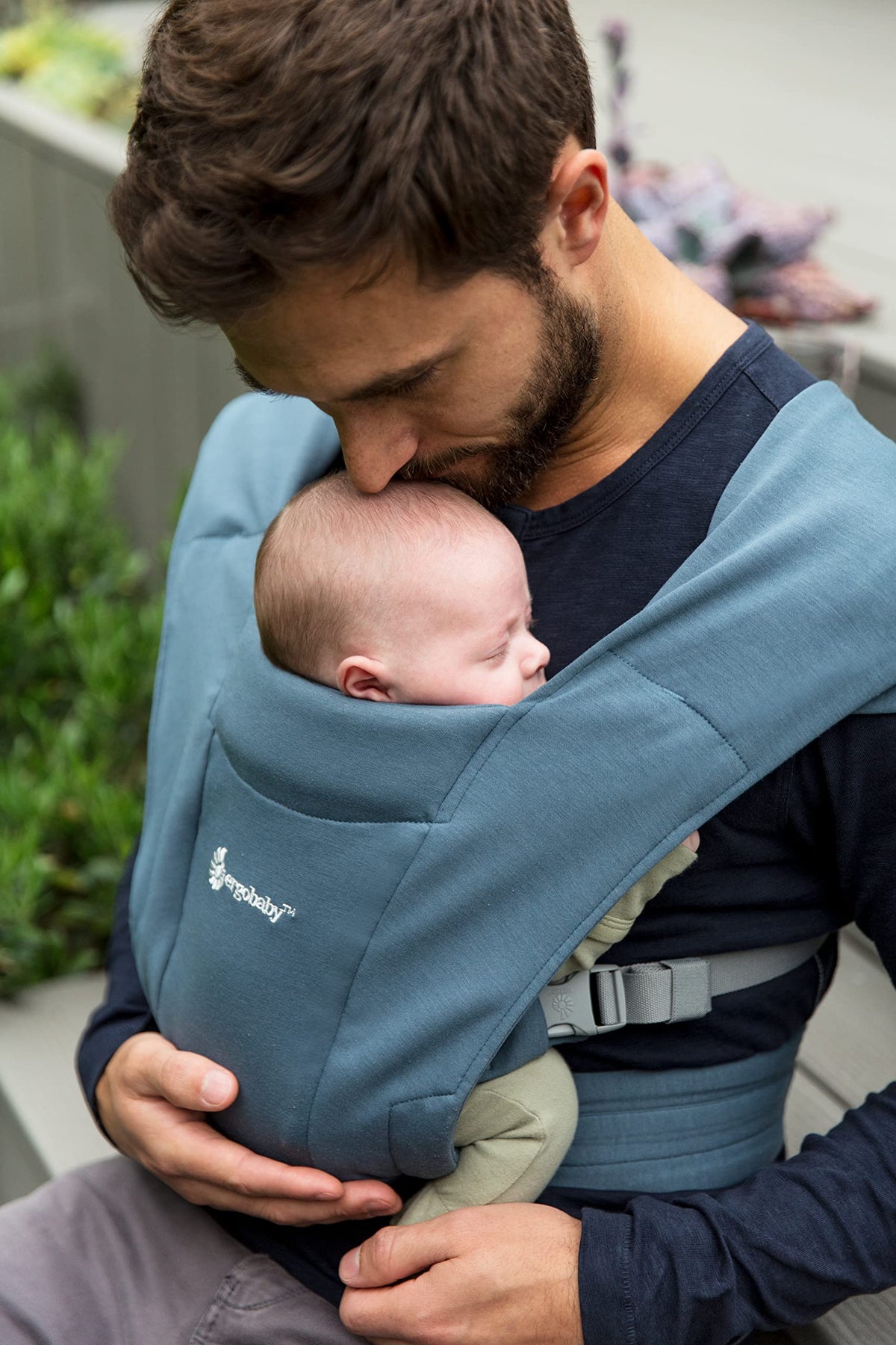 Ergobaby Embrace newborn baby carrier, soft and ergonomic, Oxford Blue