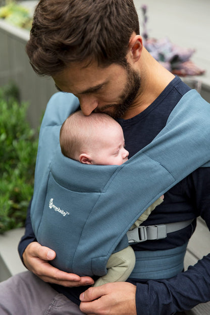 Ergobaby Embrace newborn baby carrier, soft and ergonomic, Oxford Blue