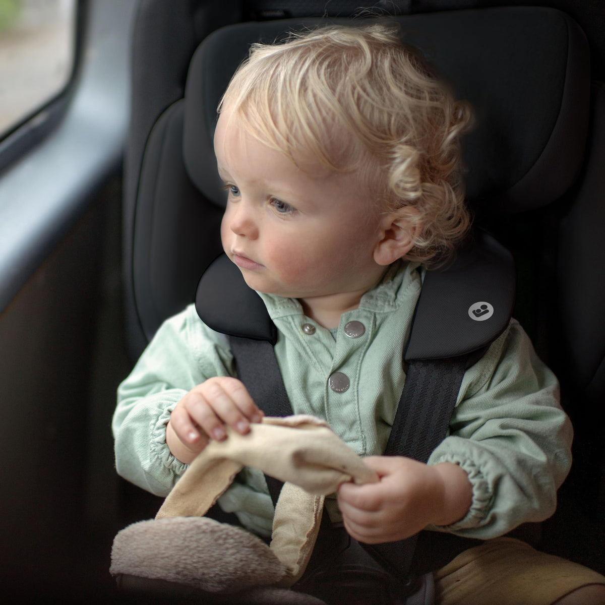 Maxi-Cosi Nomad Plus foldable car seat, 15 months – 4 years, 76–105 cm, black