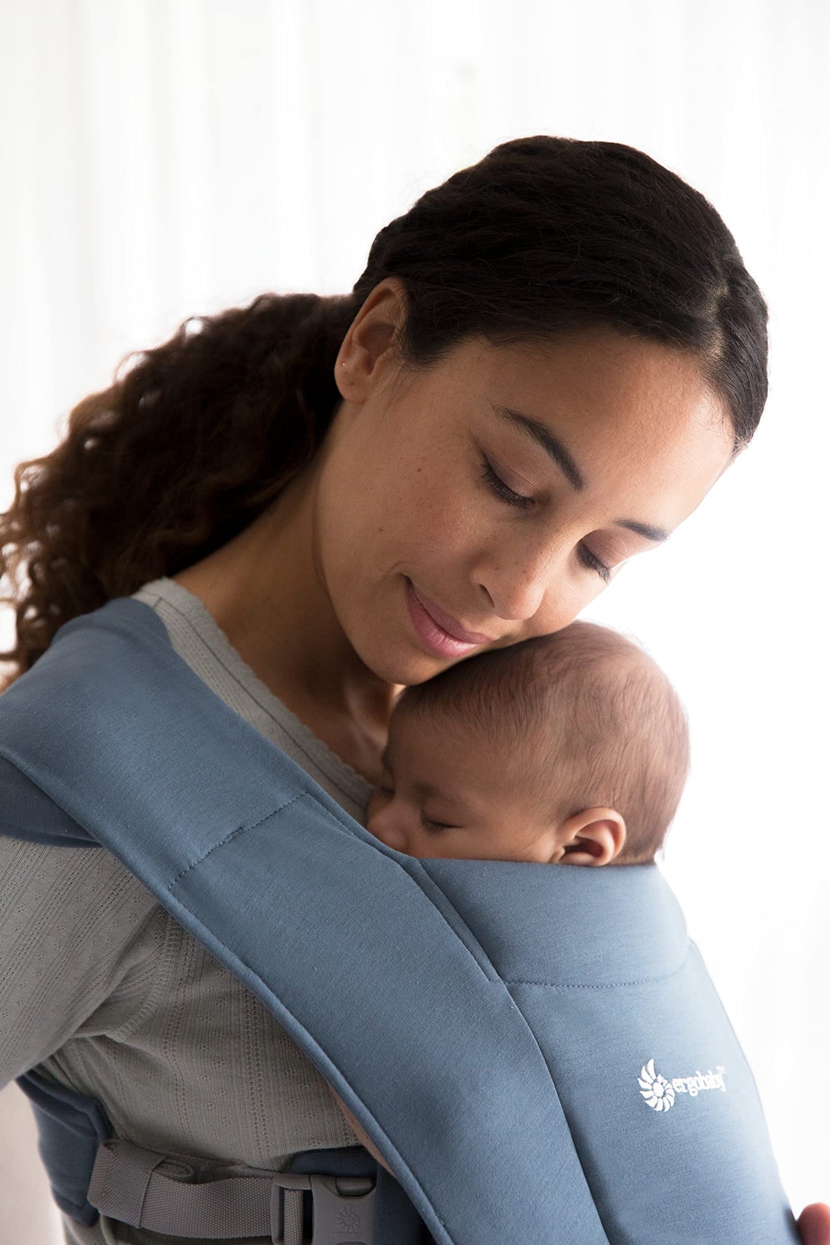 Ergobaby Embrace newborn baby carrier, soft and ergonomic, Oxford Blue