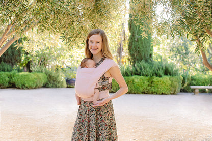 Ergobaby Embrace beebikandekott vastsündinule 0–12 kuud, Blush Pink